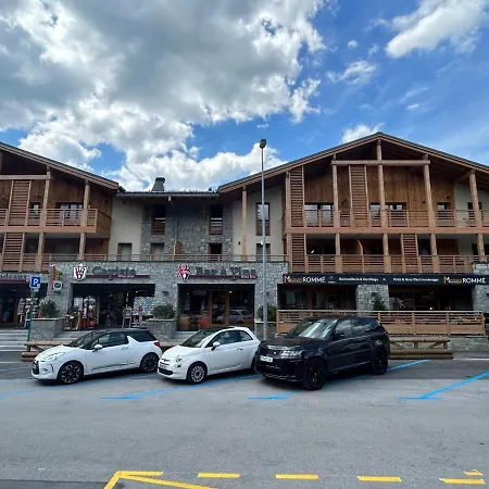 - Superbe Neuf Au Centre, Proche Des Pistes Et Commodites - Fr-1-623-344
